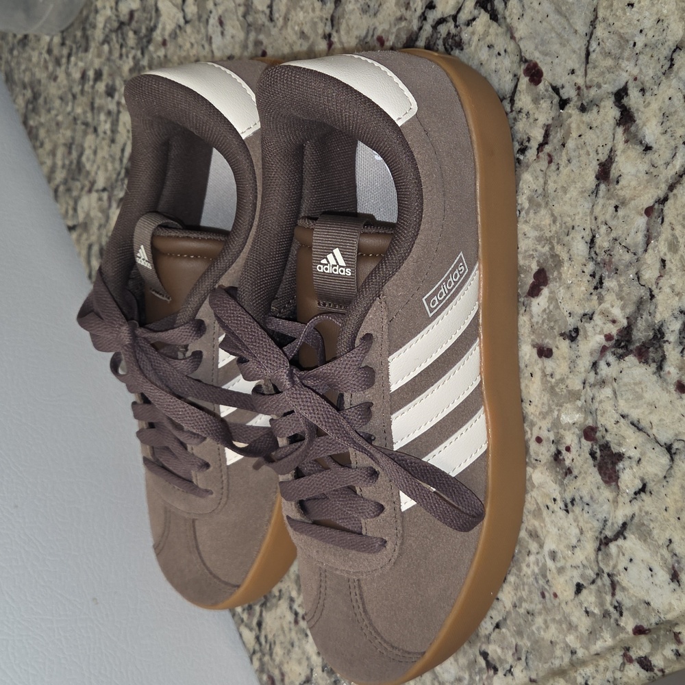 NEW Women's adidas VL Court 3.0 Size 6 Brown Suede